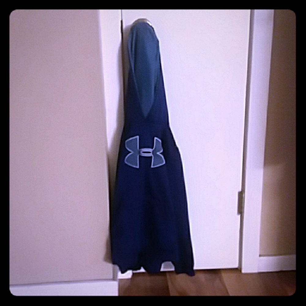 I am selling an extra small underarmour hoodie. - Picture 1 of 2